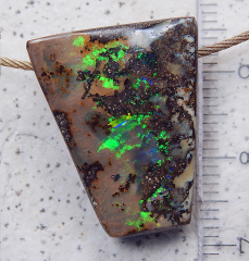 Boulder Opal am Band - Video